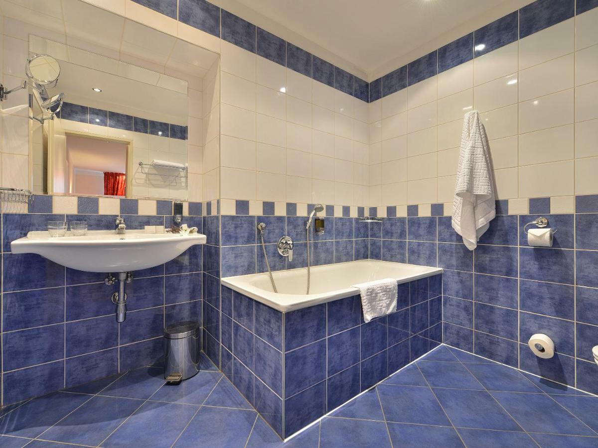 Ea Jeleni Dvur Castle Hotel 3*